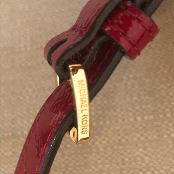 Beautiful New Michael Kors Red Patent Leather Vivianne Bag - Picture 9 of 13